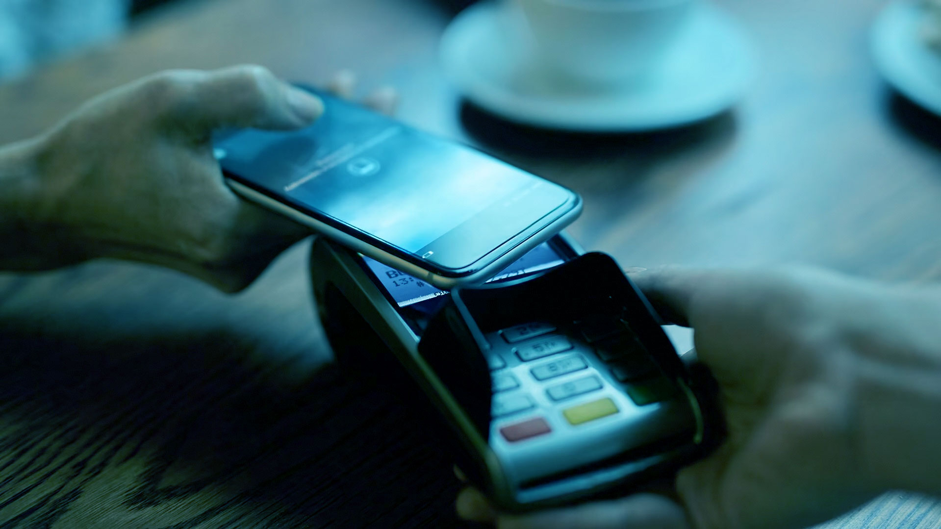 Verschiedene Smart-Card-Terminals, die Payment Solution Prüfungen unterlaufen müssen
