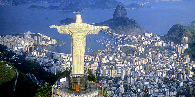 Cristo Redentor Statue mit Blick auf Rio de Janeiro